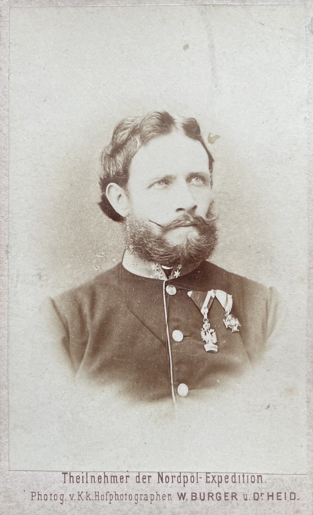 Wilhelm Burger und Hermann Heid, Wien, ca. 1870er. Porträt des österreichischen Offiziers, Polarforschers und Leiters der Österreichisch-Ungarischen Nordpolexpedition von 1872–1874, Julius Johannes Ludovicus Payer (1841–1915)