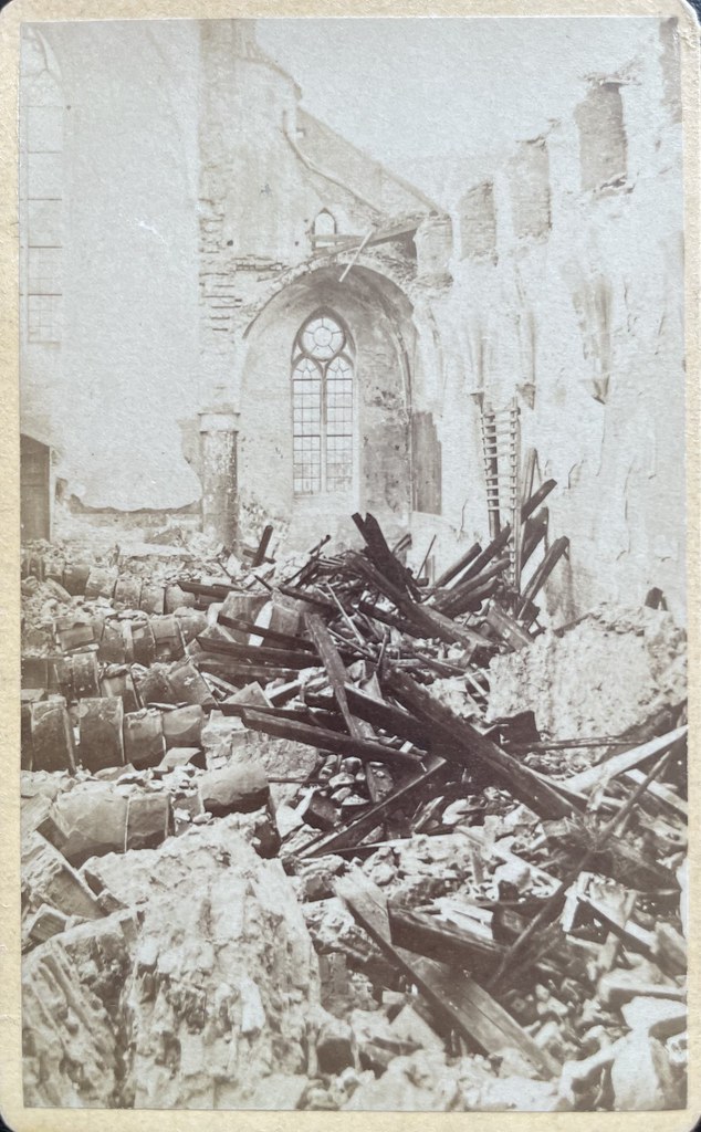 Mme. Weill, Straßburg, ca. 1871. Ansicht einer zerstörten Kirche in Straßburg im Zuge des Deutsch-Französischen Kriegs.