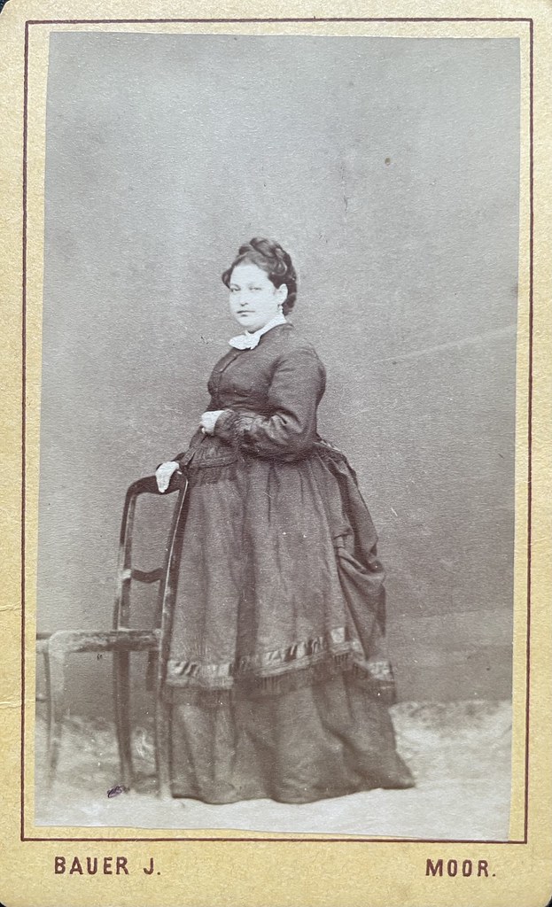 Johann Bauer, Mór, ca. 1870er. Eine schwangere Frau im Atelier.