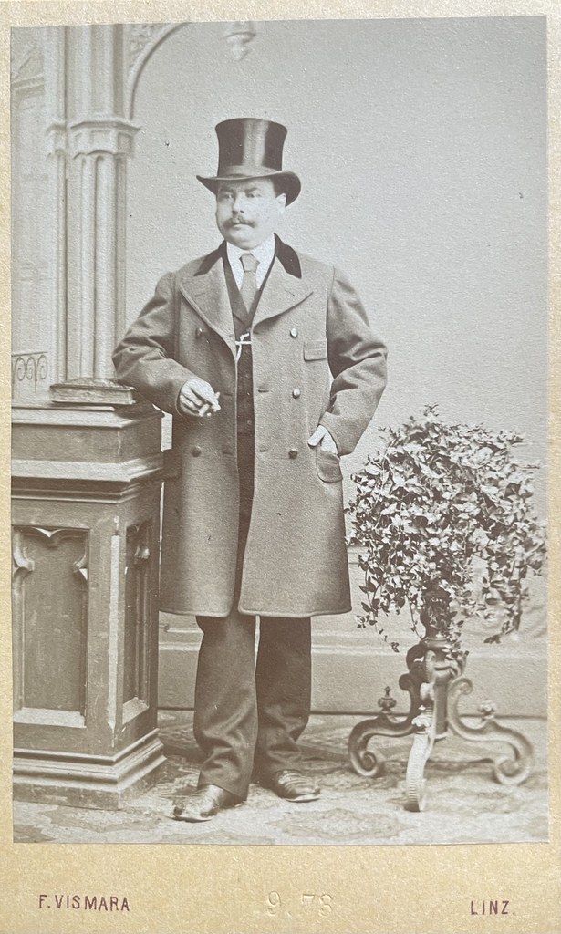 F. Vismara, Linz, 1873. Eleganter Mann mit Hut aus Linz.