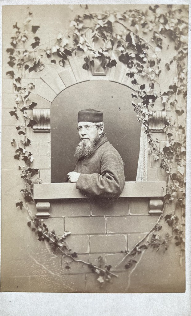 John Gibson, Belfast, ca. 1860er Jahre. Selbstporträt des Fotografen John Gibson, über den ich leider wenig herausfinden konnte.