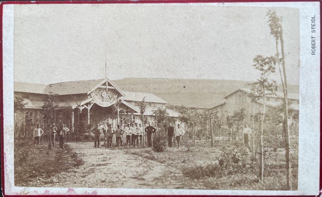 Robert Steidl, Schwechat, ca. 1880. Schießhalle des Militärlagers in Bruckneudorf.