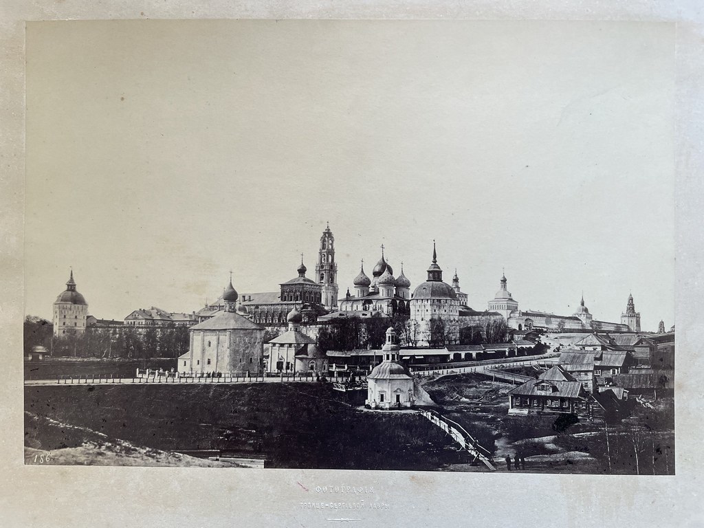 Unbekannter Fotograf, Sergijew Possad, ca. 1870er. Ansicht des Klosters von Sergijew Possad.