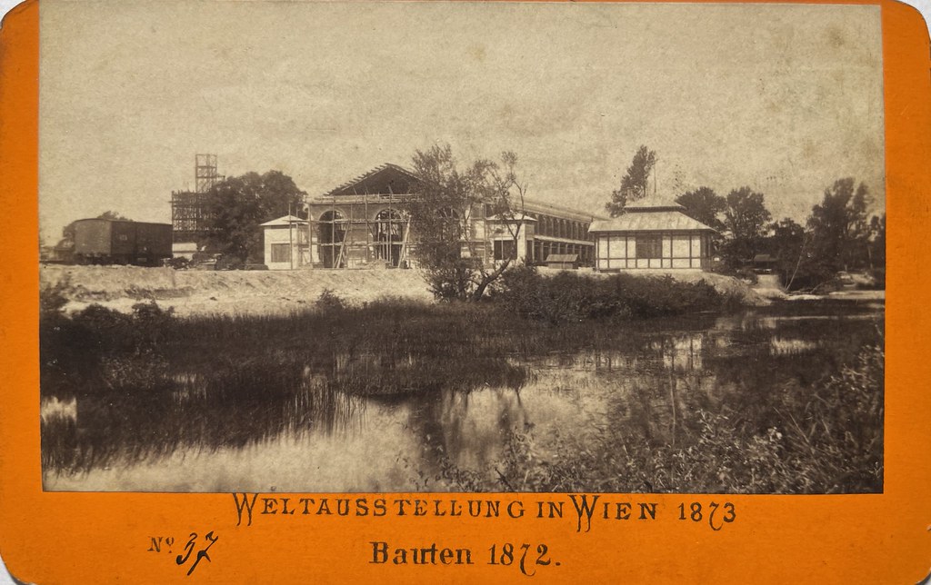 Photographie und Verlag der concessionirten Wiener Photographen-Association für die Weltausstellung von 1873, Wien, 1872. Die im Bau befindliche Weltausstellung im Jahr vor der Abhaltung.