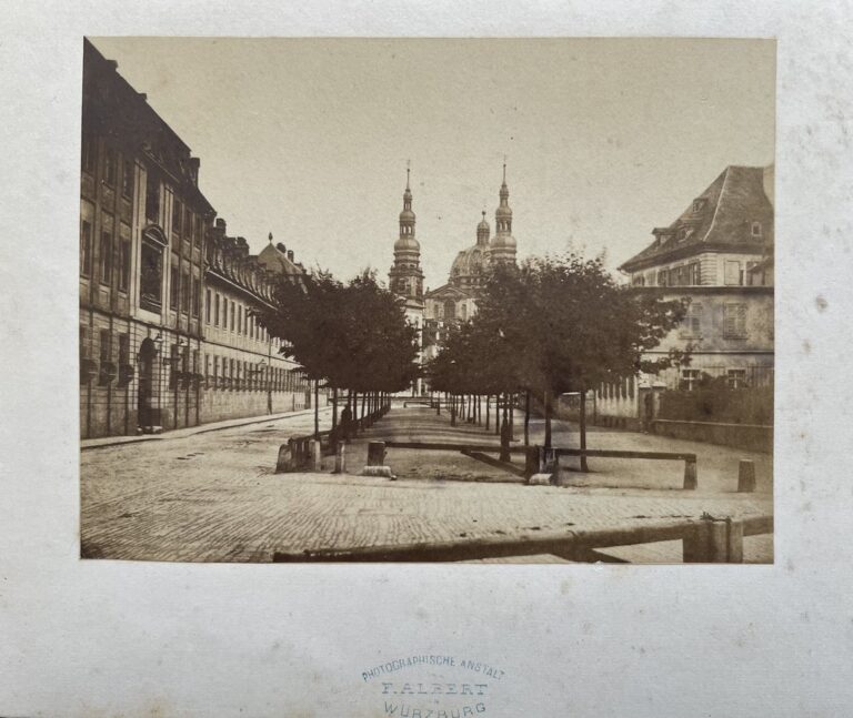Franz Albert, Würzburg, ca. 1860er. Ansicht der Stadt Würzburg, im Hintergrund die Orthodoxe Kirche.