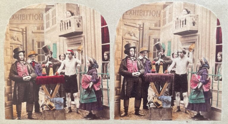 Unbekannter Fotograf, vermutlich London, ca. 1862. Straßenzauberer mit Zuschauern.